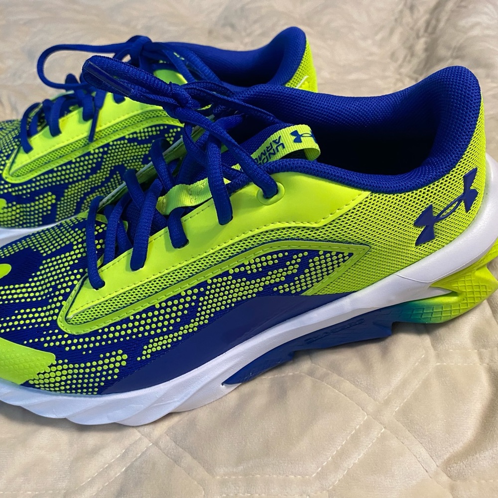 Under Armour ScramJet athletic shoes size  7Y
